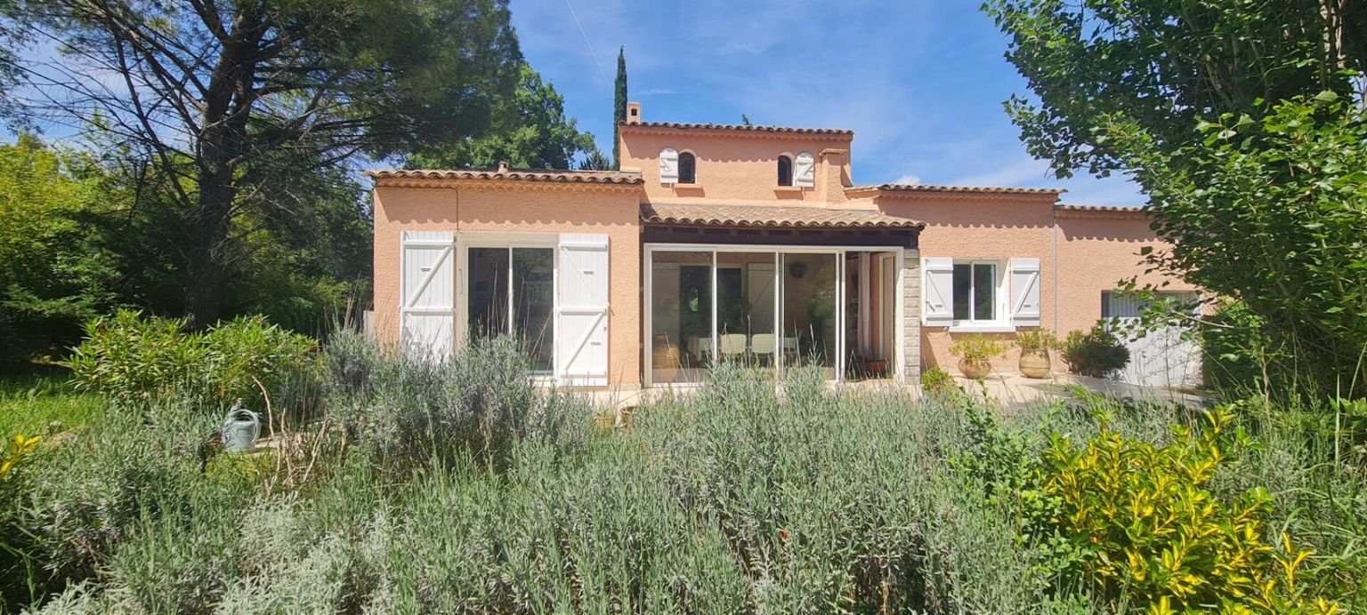 LE VAL VILLA DE 155m² édifiée sur un terrain de 3500m² 3