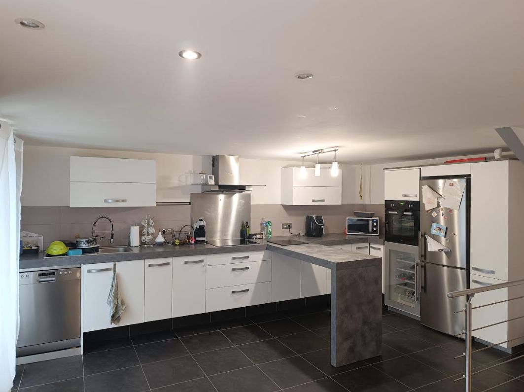 GOURIN 56110 Gourin maison de bourg style Loft avec garage, buanderie, 2 / 3 chambres, beaux espaces 2