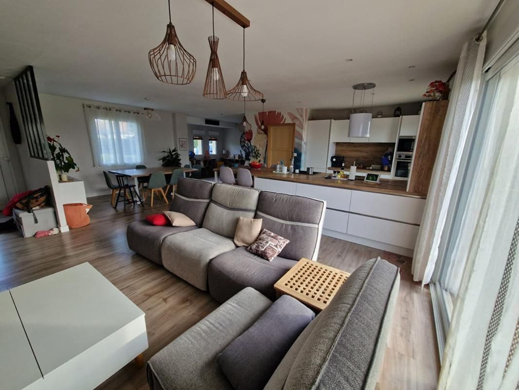 VION Maison Vion 7 pièce(s) 168 m2 3