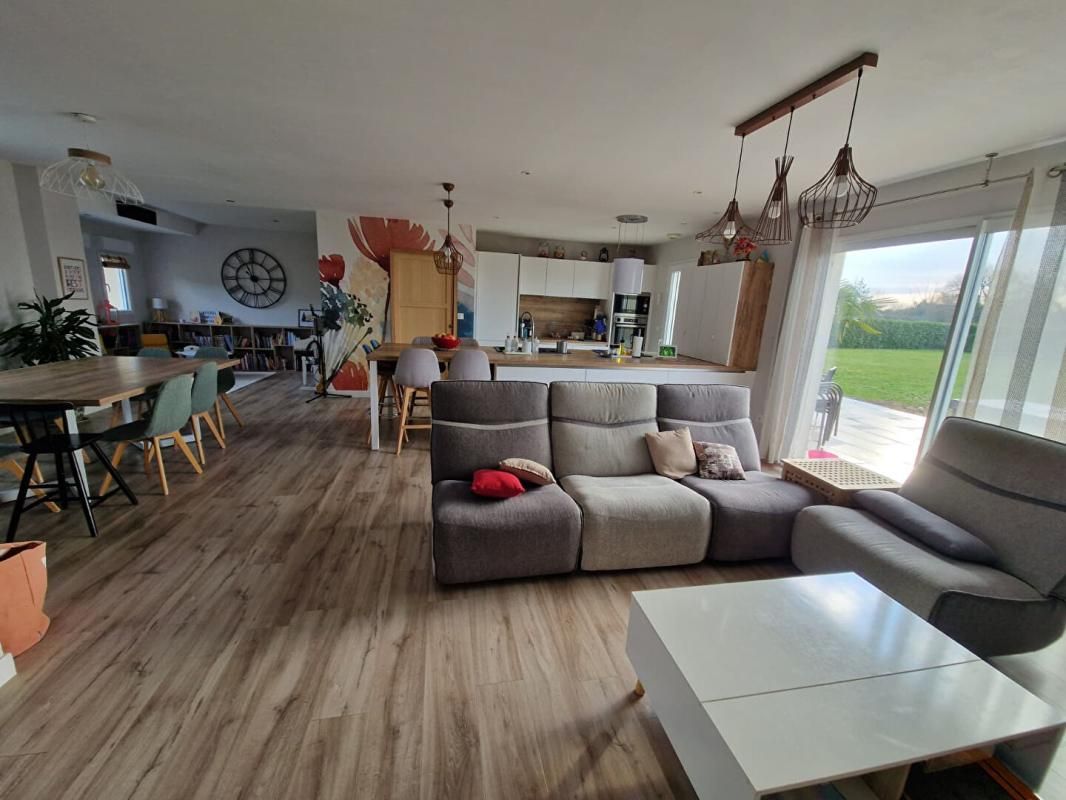 VION Maison Vion 7 pièce(s) 168 m2 4