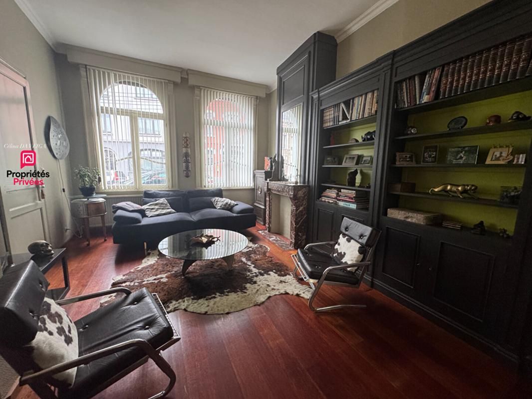 Maison semi-bourgeoise , 4 chambres, 2 salles d'eau, Cave avec atelier Proche commerces et écoles