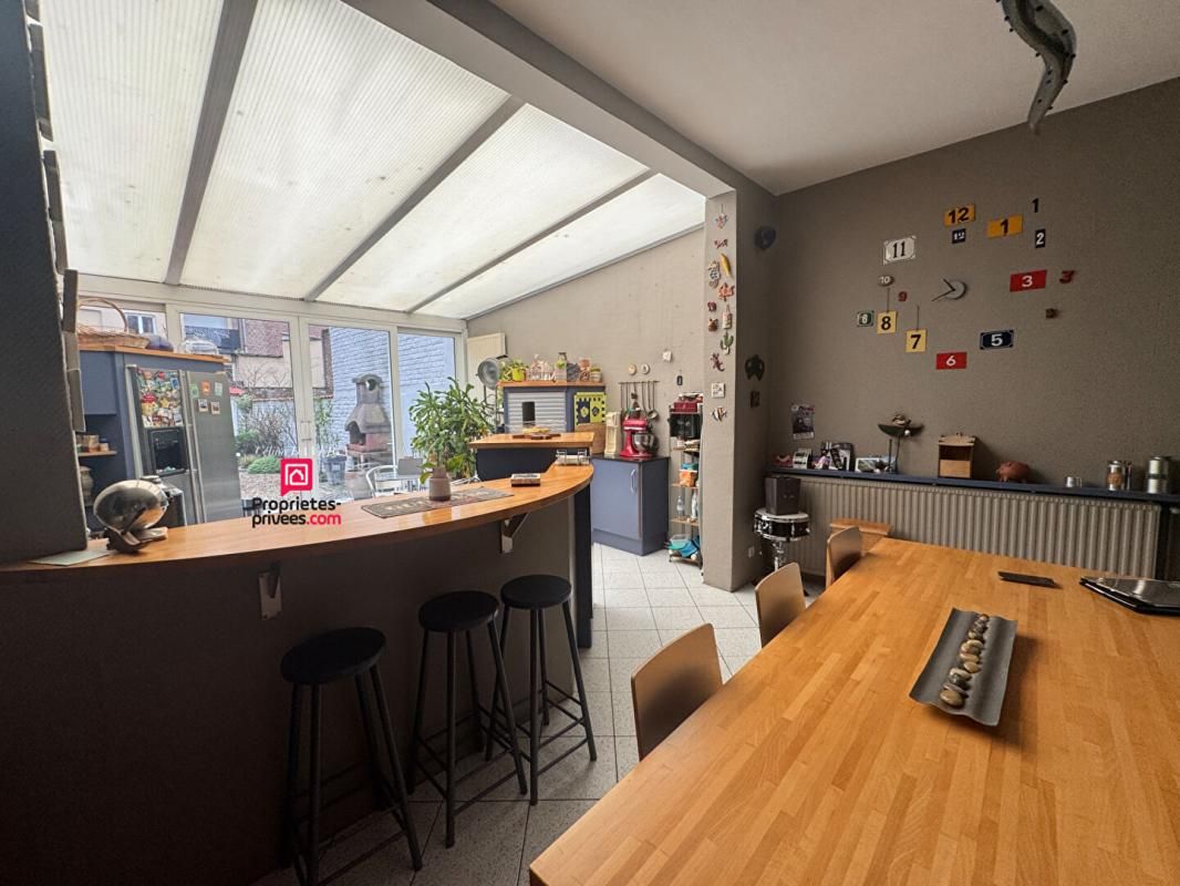 LAMBERSART Maison semi-bourgeoise , 4 chambres, 2 salles d'eau, Cave avec atelier Proche commerces et écoles 3