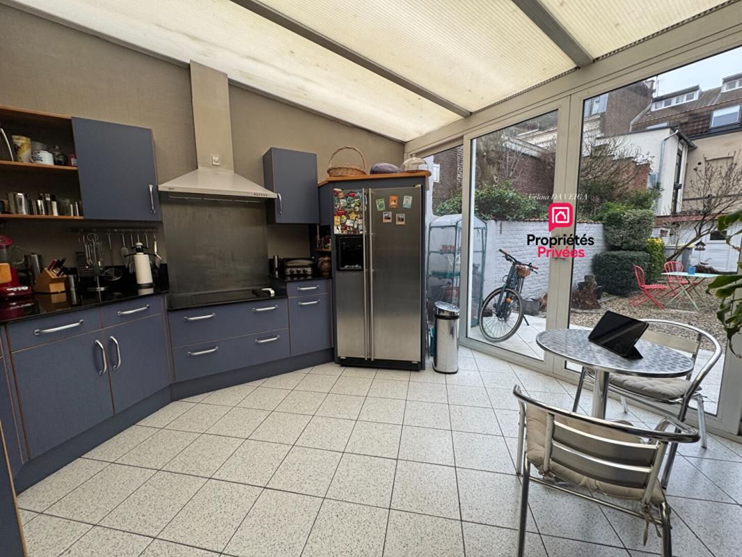 LAMBERSART Maison semi-bourgeoise , 4 chambres, 2 salles d'eau, Cave avec atelier Proche commerces et écoles 4