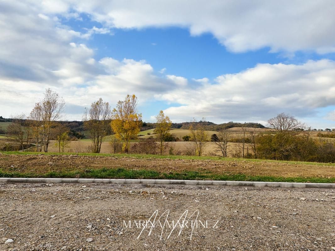 CASTELNAUDARY Terrain plat et arboré avec vue dégagée 2