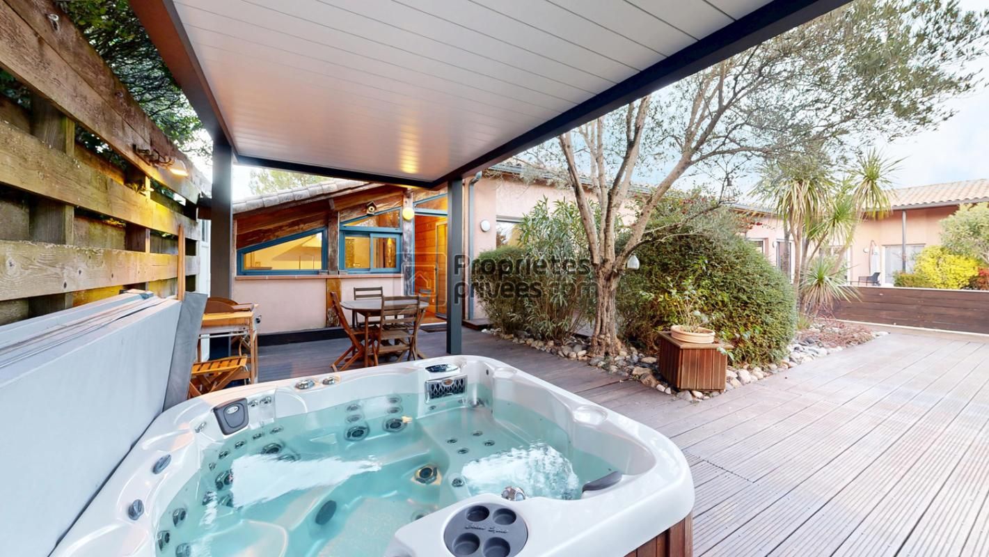 VIGOULET-AUZIL Maison d'architecte avec piscine, jacuzzi & terrain de pétanque 3