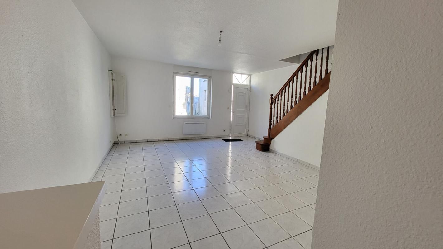 VILLEFRANCHE-DE-LONCHAT 24610 VILLEFRANCHE DE LONCHAT - Maison de ville en pierre de 85m², 3 chambres, garage 2