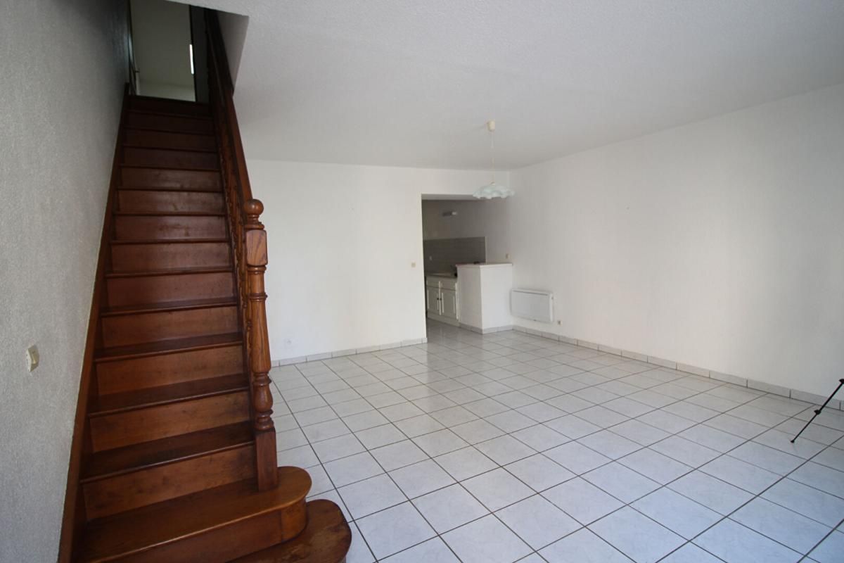 VILLEFRANCHE-DE-LONCHAT 24610 VILLEFRANCHE DE LONCHAT - Maison de ville en pierre de 85m², 3 chambres, garage 4