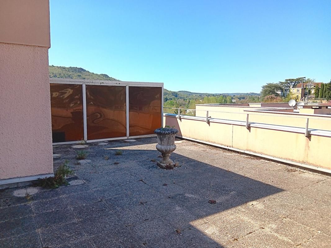 CAHORS Appartement 67 m² Cahors centre-ville avec terrasses, ascenseur et parking 2