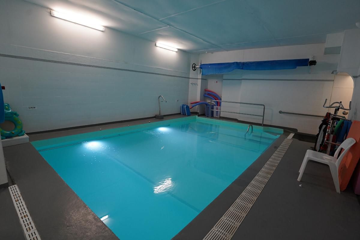 LEZIGNAN-CORBIERES LEZIGNAN CORBIERES - LOCAL COMMERCIAL, PISCINE SPA   piscine professionnelle équipée 3