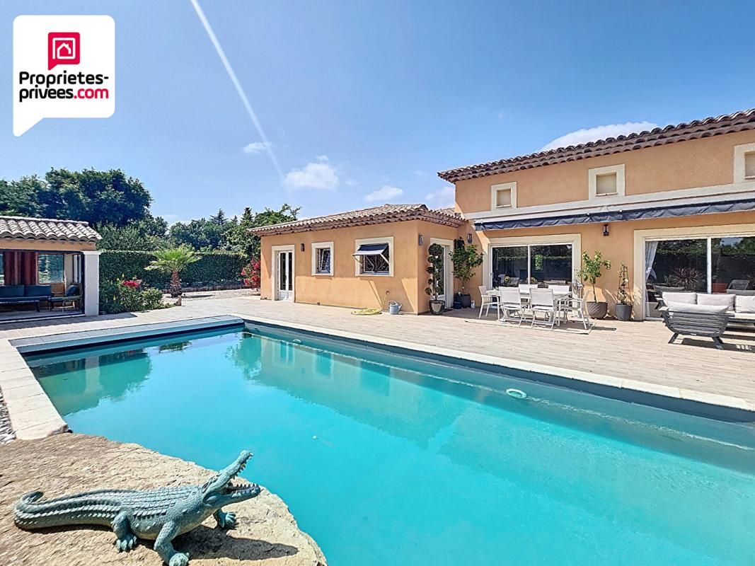 SAINT-CEZAIRE-SUR-SIAGNE VILLA PLAIN PIED 7 PIECES 203 m2 PISCINE ET TERRAIN  PAYSAGER DE 2500 M2 1