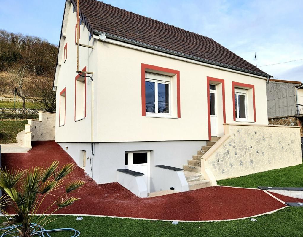 LES ANDELYS Les Andelys - Maison refaite à neuf de 75 m2 - 2/3 chambres sur 2.109 m2 de terrain - Prix 253.000 1