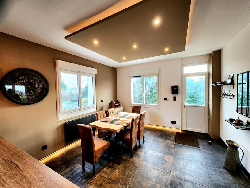 LES ANDELYS Les Andelys - Maison refaite à neuf de 75 m2 - 2/3 chambres sur 2.109 m2 de terrain - Prix 253.000 4