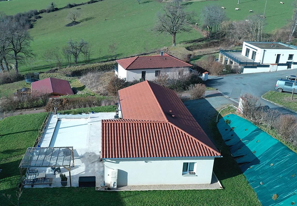 VIOLAY Villa contemporaine de 2002 avec sa piscine et une vue panoramique vallonée 2