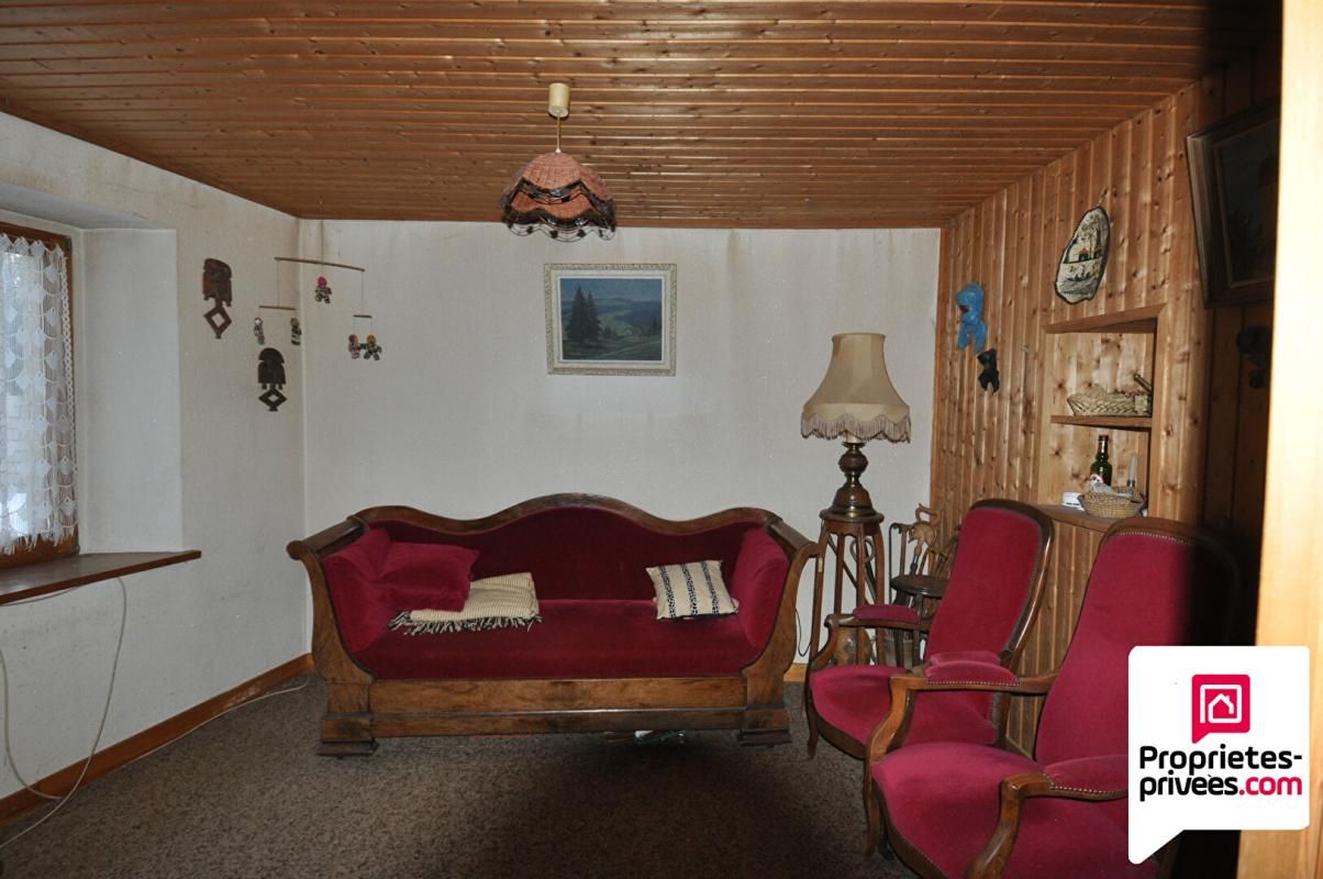 MONTECHEROUX Corps de ferme avec 2 maisons, une grange, prévoir travaux 3