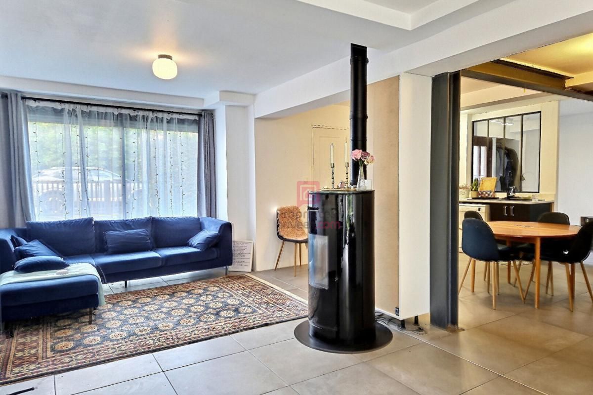 SAINTE-GENEVIEVE-DES-BOIS Maison Sainte Genevieve Des Bois 7 pièce(s) 126 m2 2