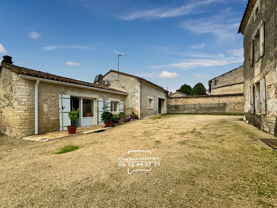 SAINT-CYBARDEAUX Maison à rénover 2