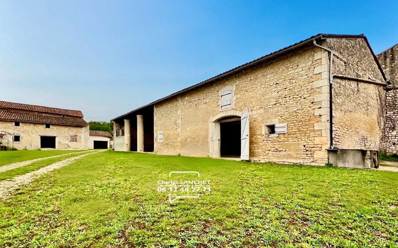 SAINT-CYBARDEAUX Maison à rénover 4