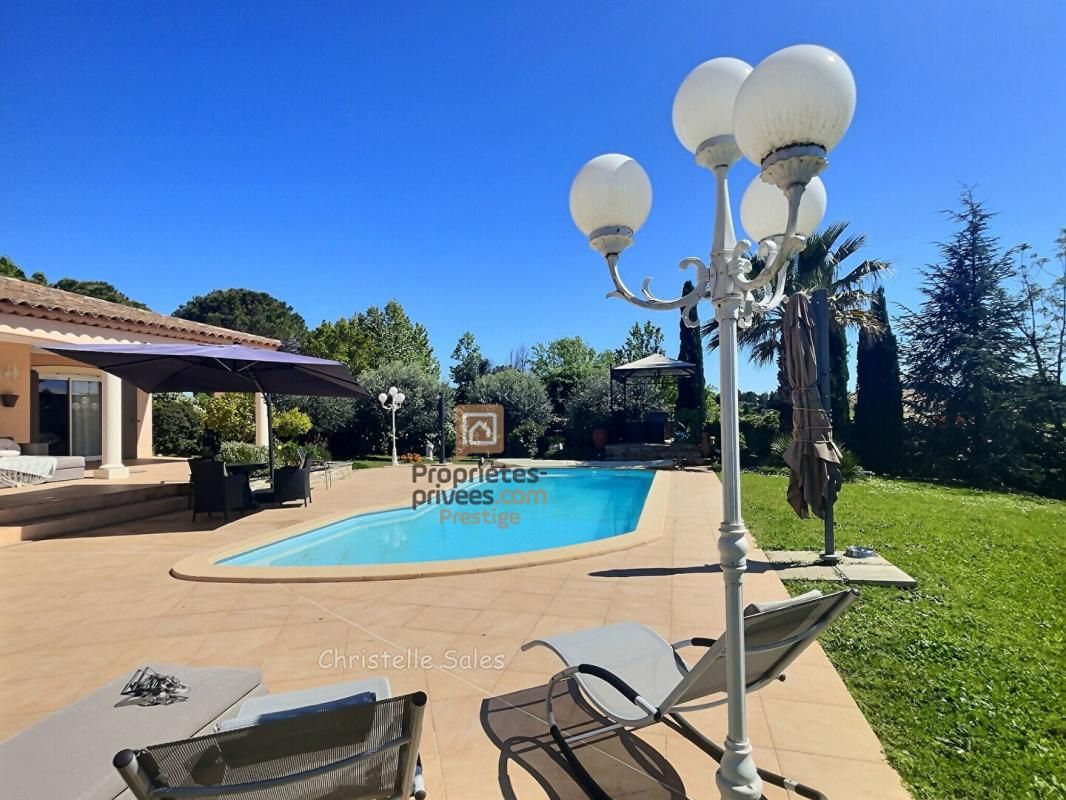 Villa 7 pièce(s) 185 m2 avec piscine proche fréjus