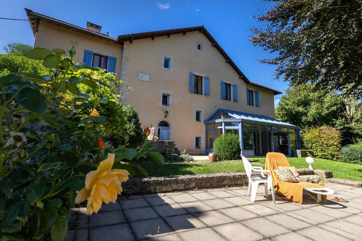 LE FIED LE FIED (39) - Propriété 10 pièce(s) - 413 m2 + 187m² de dépendances à aménager 2