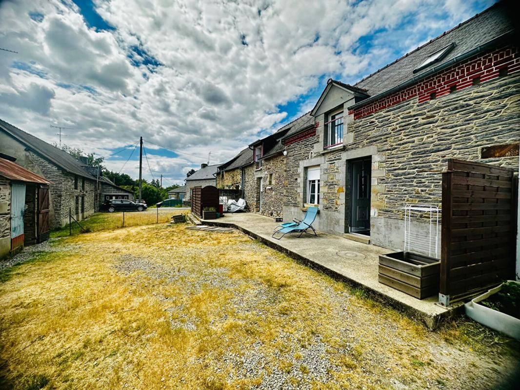 PIPRIAC Longère de 110 m² avec dépendances et jardin 2