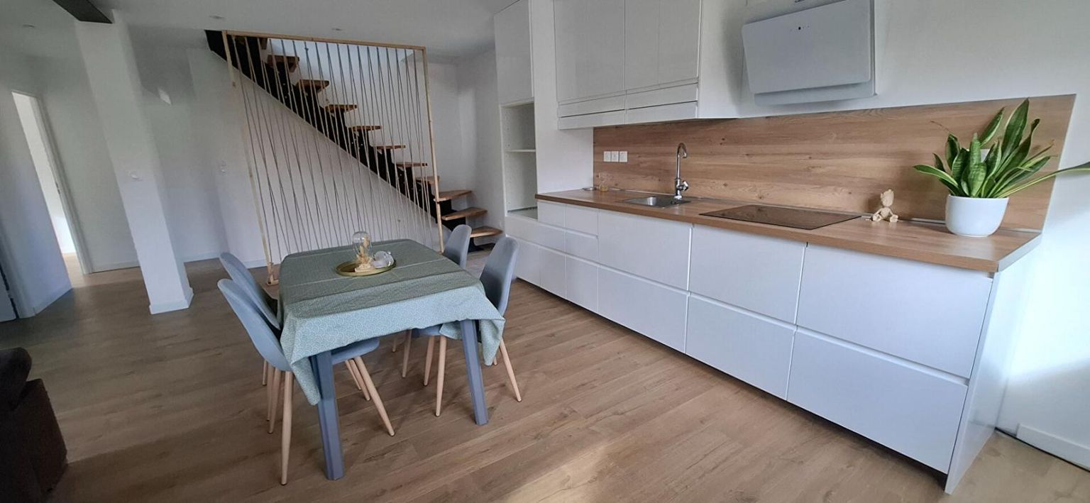 SAINT-ETIENNE-DU-BOIS Maison Centre Village Saint Etienne Du Bois 5 pièce(s) 115 m2 4