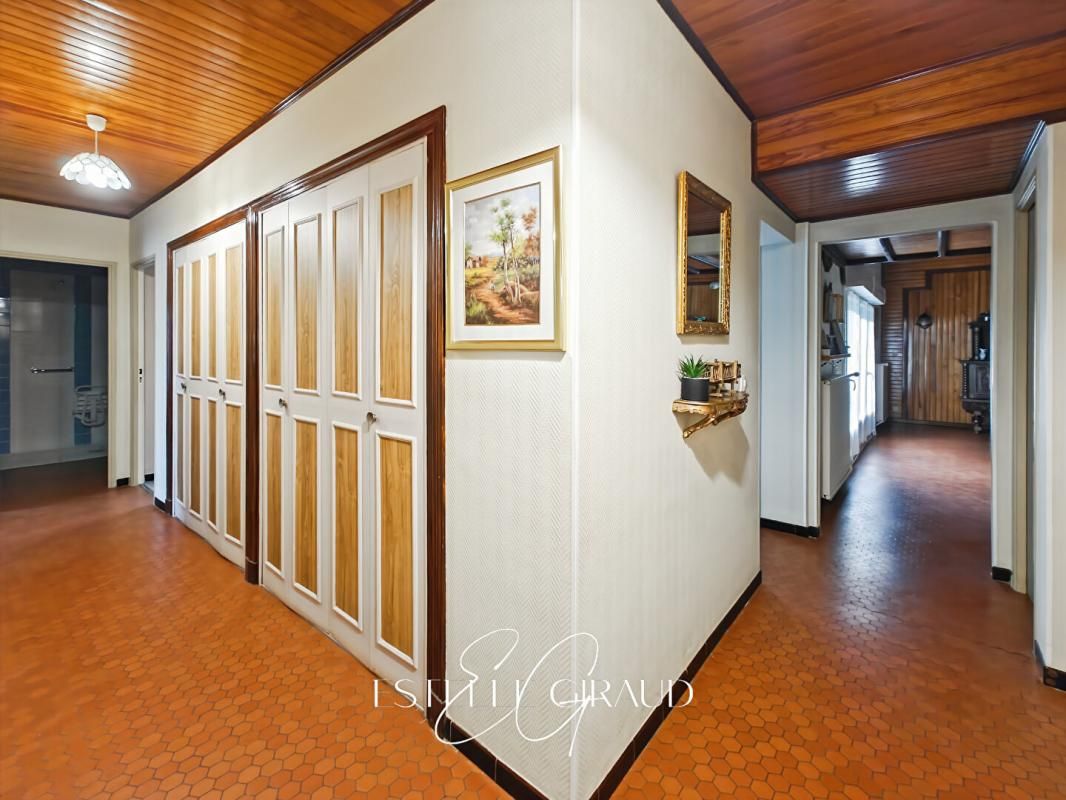 PUICHERIC Pavillon de plain-pied avec mezzanine 2