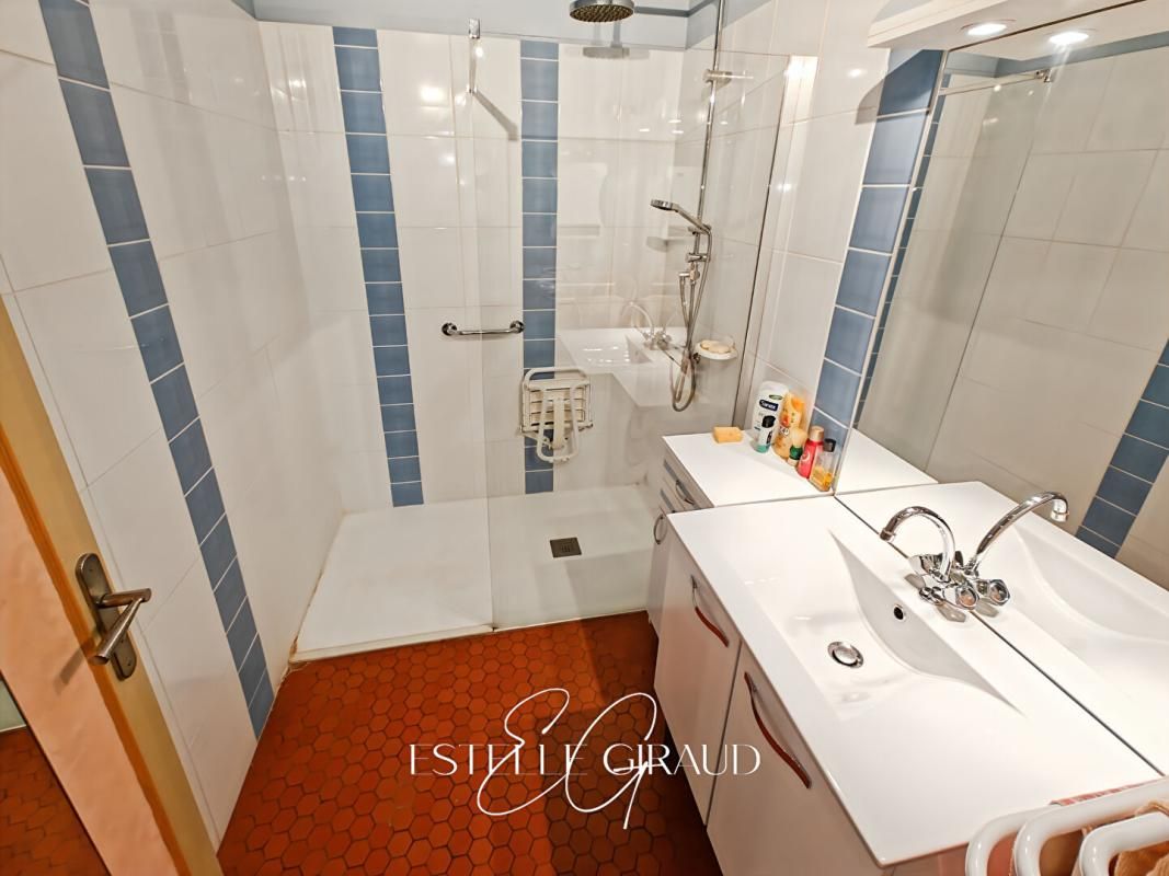 PUICHERIC Pavillon de plain-pied avec mezzanine 4