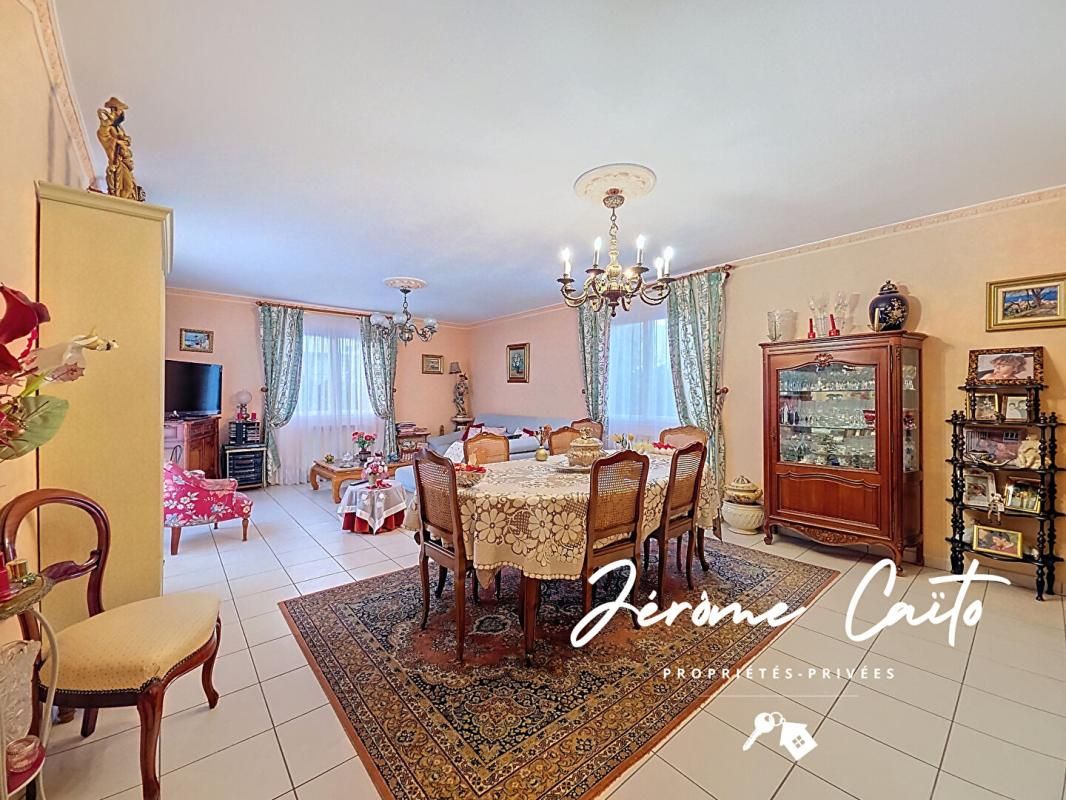 LE GRAU-DU-ROI Villa Le Grau Du Roi 4 pièce(s) 103 m2 + garage + 3 places de parking 4