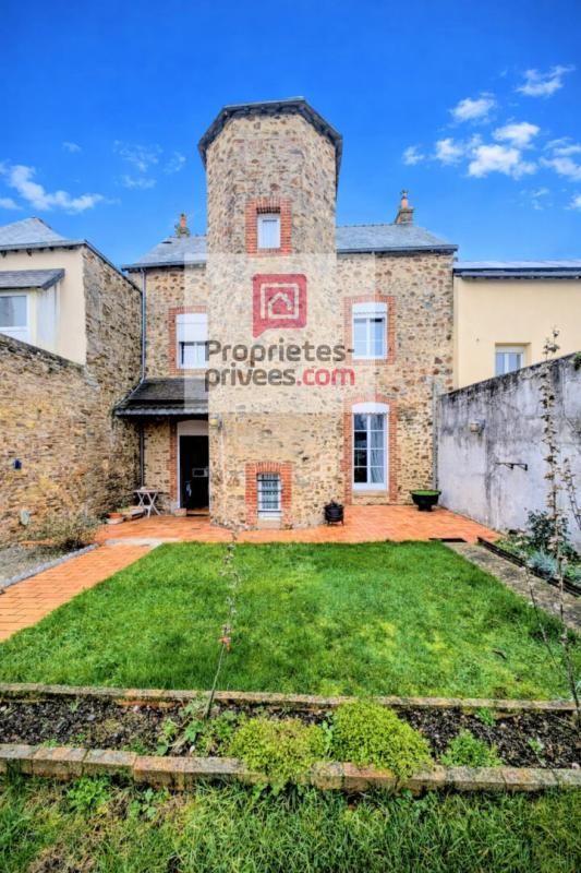 COSSE-LE-VIVIEN Maison Cosse Le Vivien 4 pièces 101 m2 1