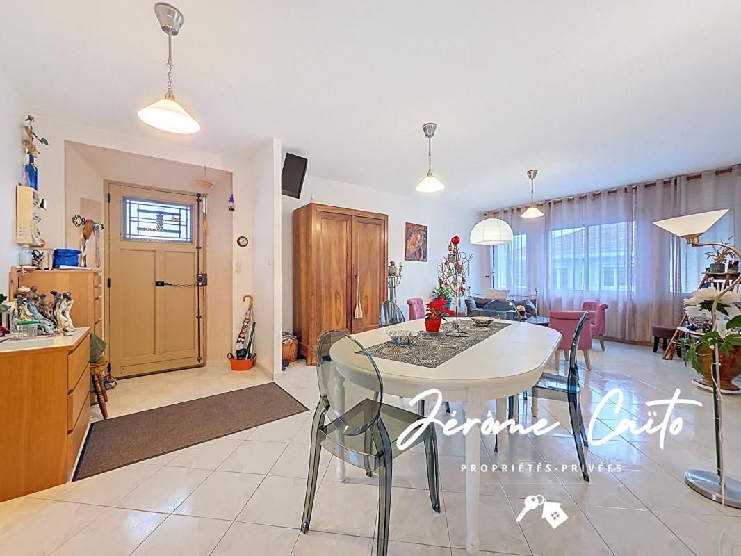 NIMES Maison Nimes 7 pièce(s) 170 m2 1