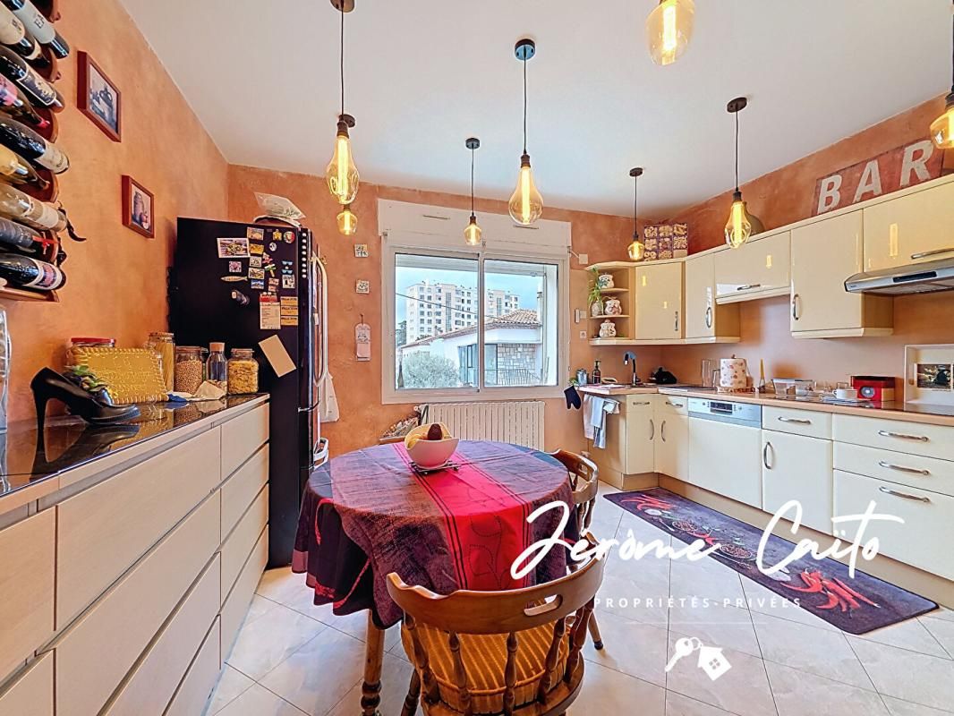 NIMES Maison Nimes 7 pièce(s) 170 m2 4