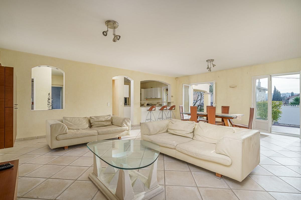 MARSEILLE-15E-ARRONDISSEMENT Villa Marseille 6 pièce(s) 200 m2 2