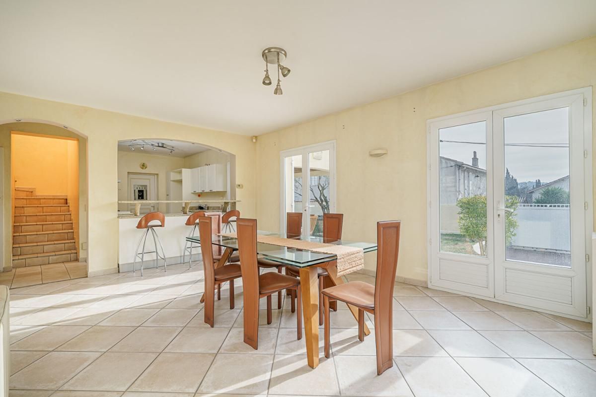 MARSEILLE-15E-ARRONDISSEMENT Villa Marseille 6 pièce(s) 200 m2 4