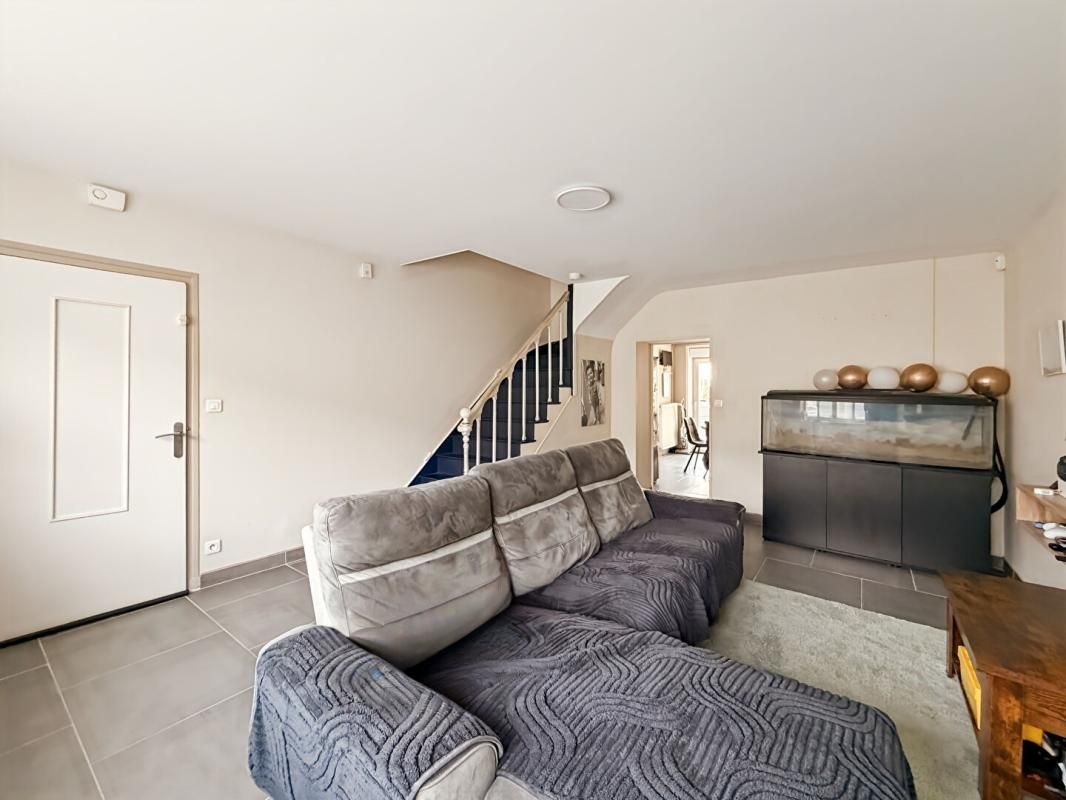 ESCOMBRES-ET-LE-CHESNOIS Maison familiale avec jardin, dépendances et combles aménageables ? Escombres et Le Chesnois 1