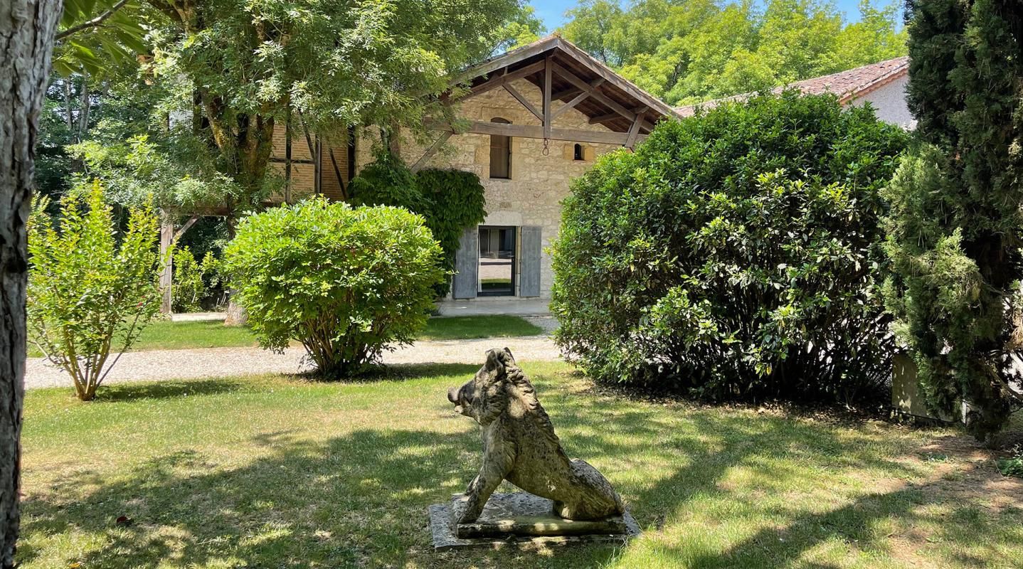 MONFLANQUIN Propriété rare et exceptionnelle : ancien moulin restauré avec dépendance, piscine chauffée et jardin idyllique 2
