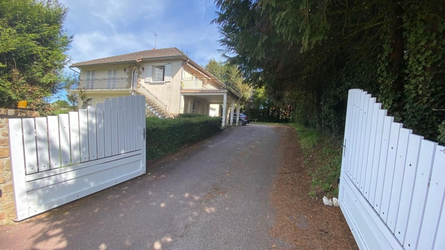 MAGNAC-LAVAL Maison Familiale sur terrain de 1385 m2, surface au sol de 191m2 1