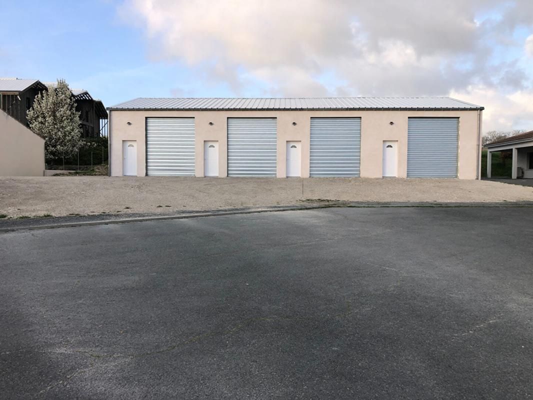 CHANIERS 17610 SAINTES - ENTREPOT , PARCELLE 800 M² 2