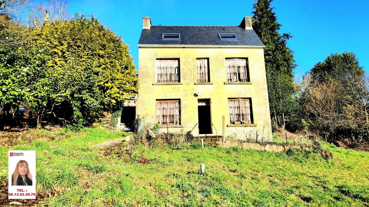 Lanvenegen 56320 - Au calme - Maison à  restaurer de 85 m2  sur 4.970 m2 - Prix : 99.990