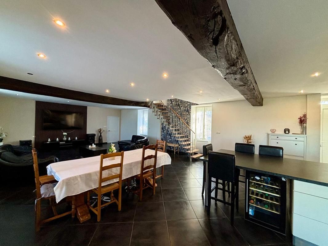 SERMOISE-SUR-LOIRE Longère rénovée de 230 m² sur 3,5 hectares, sans vis à vis, 5 chambres 3