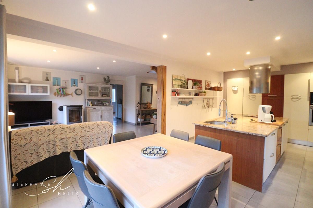 LANMEUR Maison Lanmeur 6 pièce(s) 2