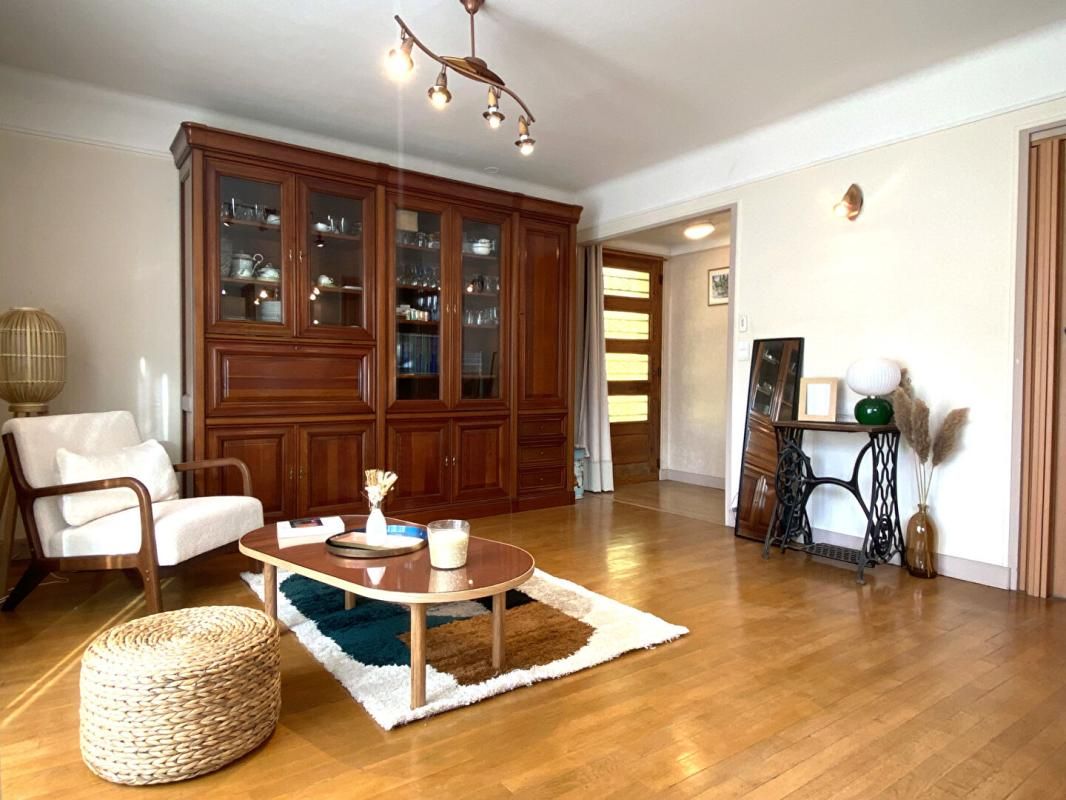 VILLEJUIF Maison Villejuif 8 pièce(s) 120 m2 3