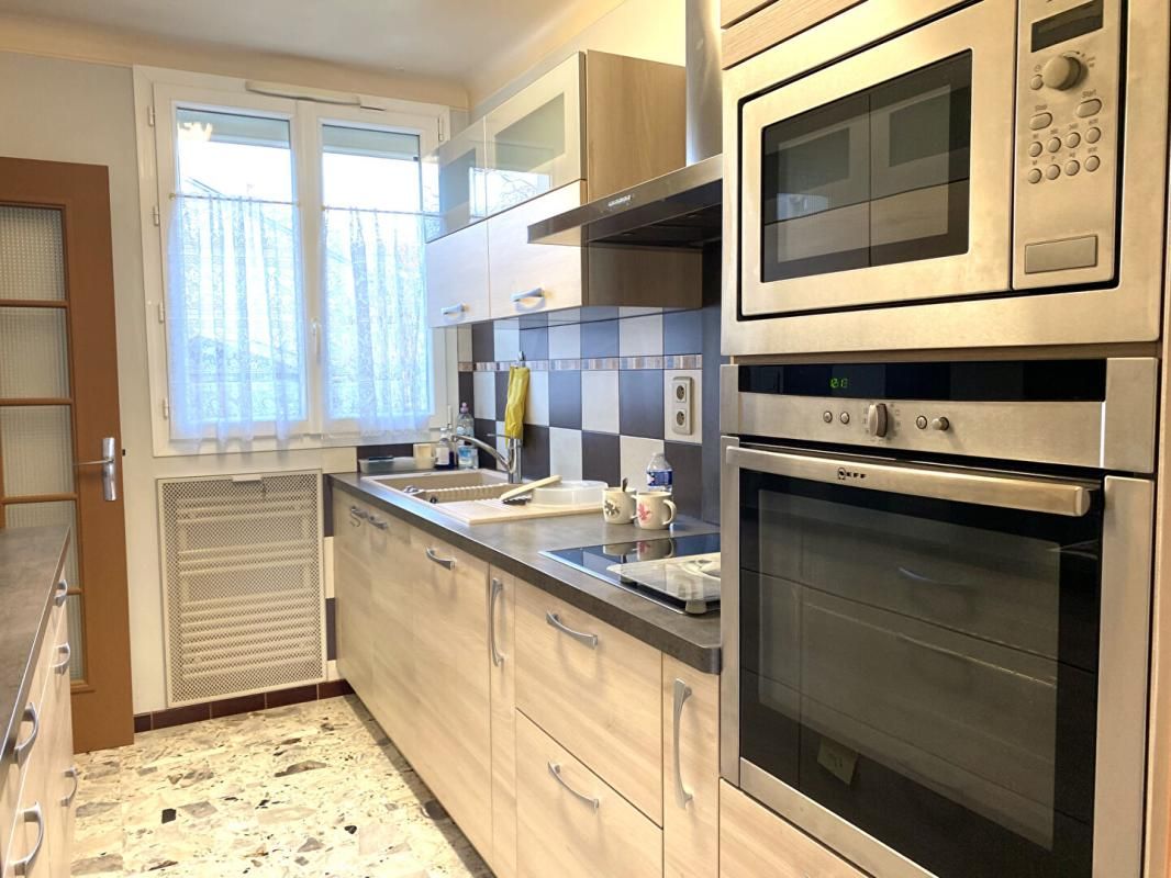 VILLEJUIF Maison Villejuif 8 pièce(s) 120 m2 4