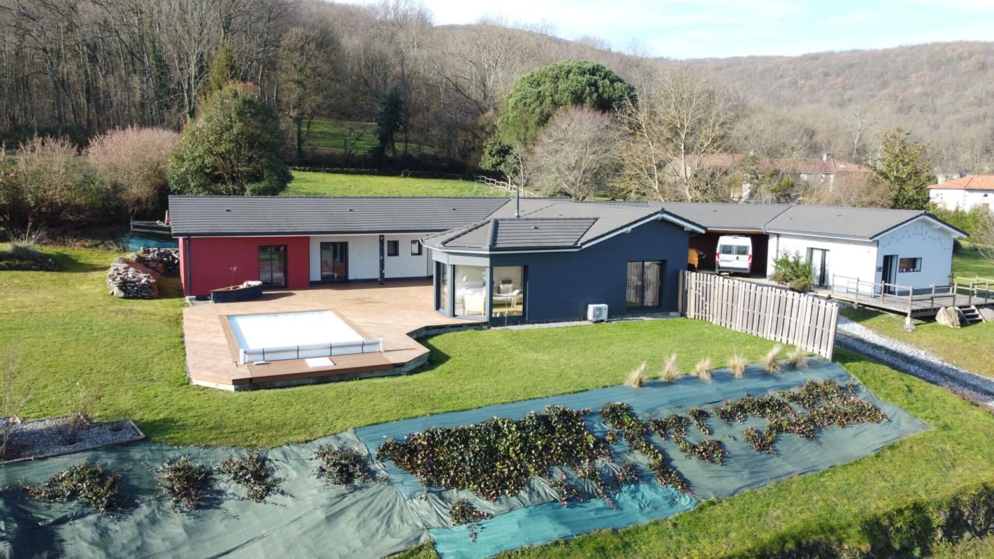 Superbe maison contemporaine 228 m²  avec piscine et gîte indépendant