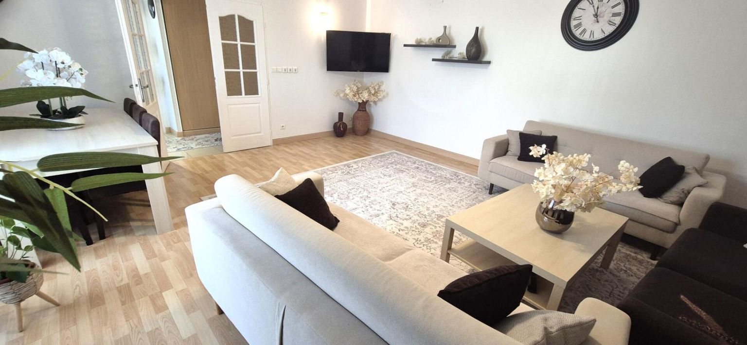 SAINT-DIZIER Beau Pavillon Individuel de Plain-pied de 121 m² Rénové et Extensible à 160 m² avec sa Cour avant de 30 m², Terrasses avec Barbecue, Garage de 17 m² et un joli Terrain Clos, Arboré et entretenu de 412 m² 3