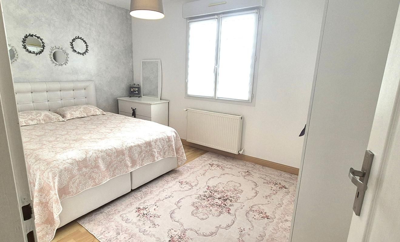 SAINT-DIZIER Beau Pavillon Individuel de Plain-pied de 121 m² Rénové et Extensible à 160 m² avec sa Cour avant de 30 m², Terrasses avec Barbecue, Garage de 17 m² et un joli Terrain Clos, Arboré et entretenu de 412 m² 4