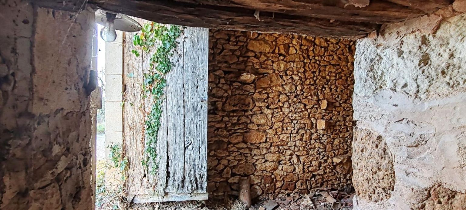 SAUZET Grange en pierre à rénover 3