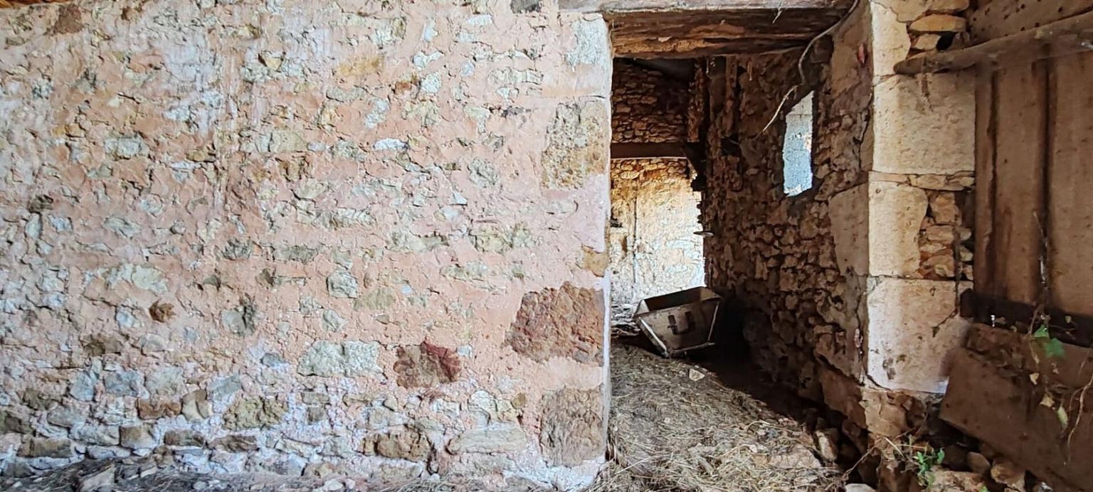 SAUZET Grange en pierre à rénover 4