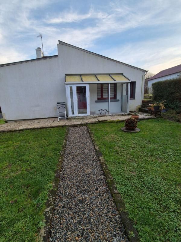 LE FAOUET 2 Charmantes maisons de 103 m2 et 45 m2, avec vie de plain-pied possible chacune (terrain de 800 m2 environ) dans un quartier calme à 900 m du centre de Le Faouët (Morbihan). (15 min de Plouay, 25 min de Caudan, 30 min de Lanester, 35 min de Lorient) 3