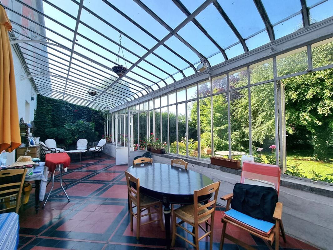 SAINS-DU-NORD Maison Sains Du Nord 10 pièce(s) 310 m2 2