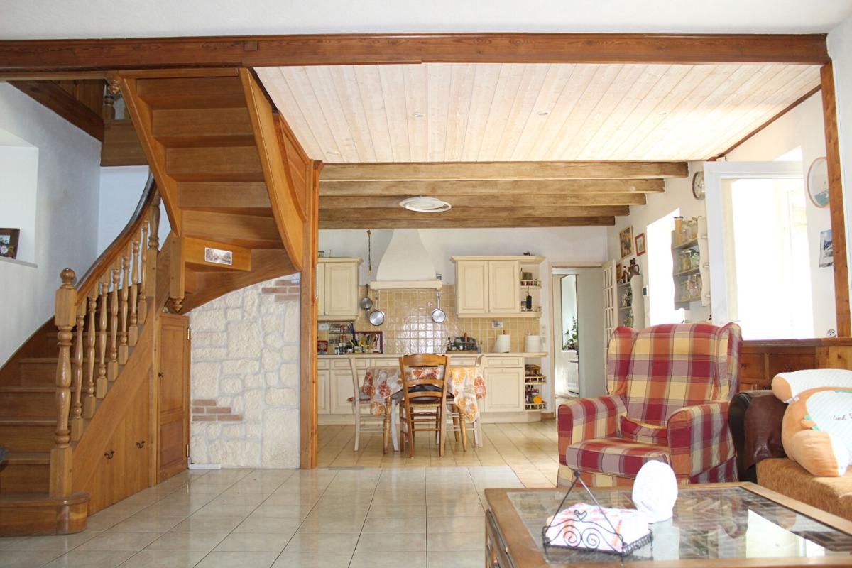 TRESSIGNAUX Exclusivité!! Côtes d'Armor 22290 Tressignaux. Longère 7 chambres, grand terrain, garage 3